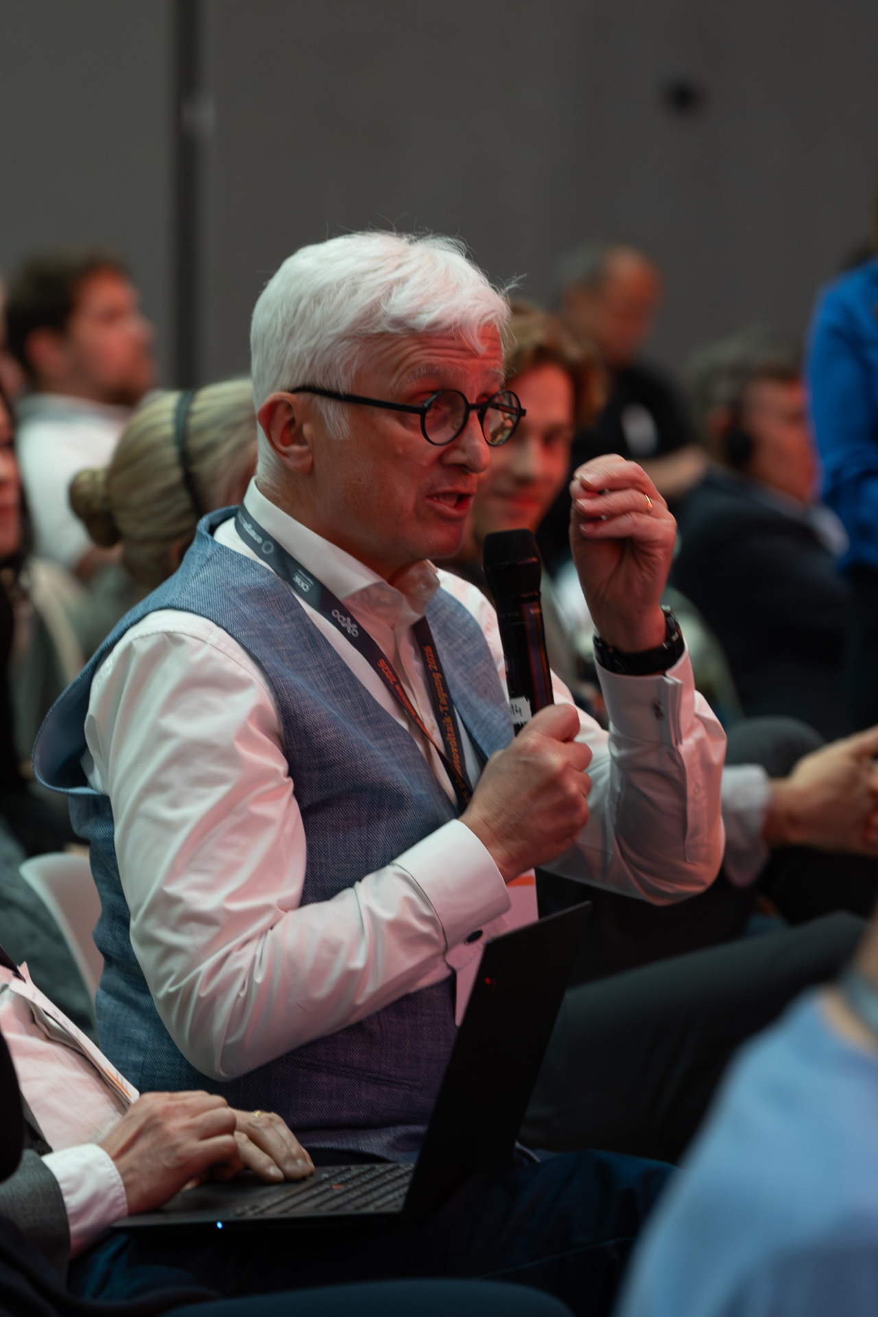 Ein Mann im Publikum | © Swissolar / Sarah Bollmann, atelier olive GmbH